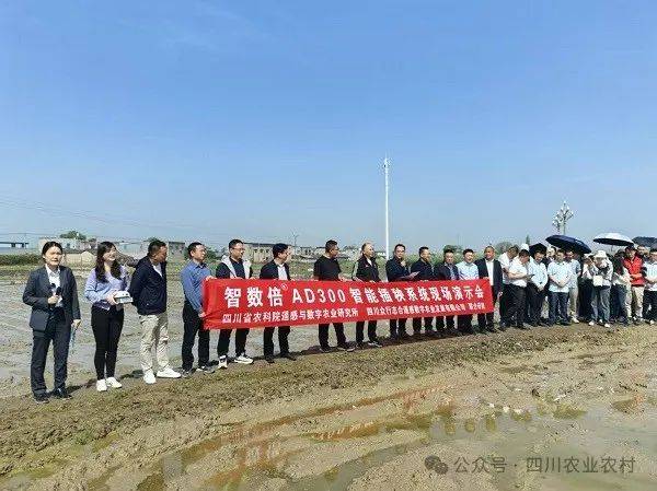 給插秧機裝上“智慧大腦”,，這場“田埂上的發(fā)布會”大有看頭！:插秧機