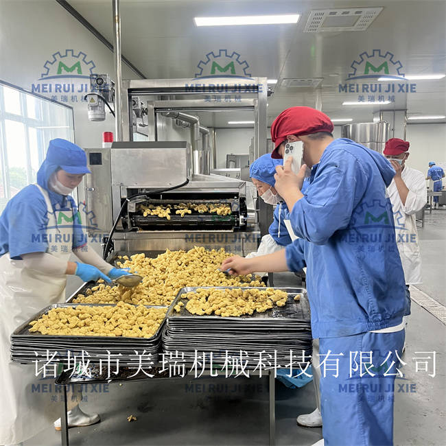 小酥肉鍋包肉滾筒式上粉機 香甜玉米粒滾筒上粉機 玉米粒上粉機 黃金蝦滾筒上粉機 新款環(huán)保型滾筒上粉機 油炸機:玉米收獲機