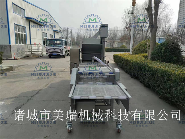 小酥肉鍋包肉滾筒式上粉機 香甜玉米粒滾筒上粉機 玉米粒上粉機 黃金蝦滾筒上粉機 新款環(huán)保型滾筒上粉機 油炸機:玉米收獲機
