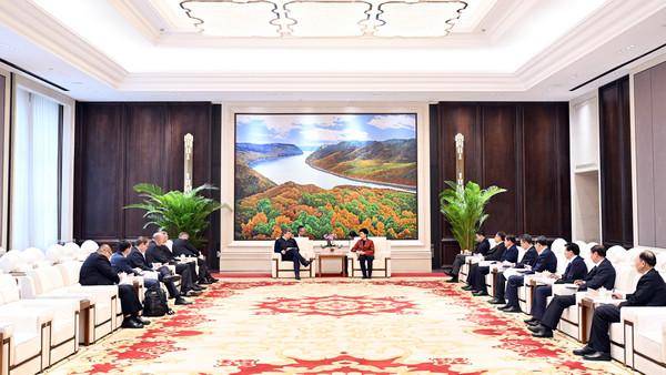 梁惠玲會見凱斯紐荷蘭公司首席執(zhí)行官兼農(nóng)業(yè)機(jī)械總裁格瑞特·馬克思一行:農(nóng)業(yè)機(jī)械