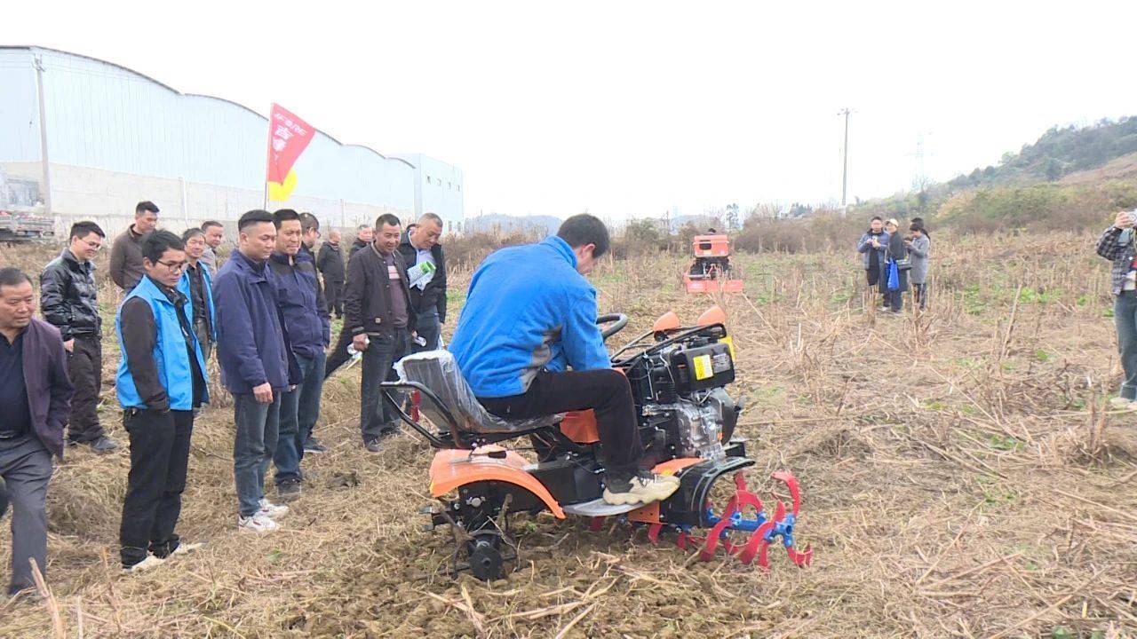 普定縣：農(nóng)機(jī)“鬧”春耕:農(nóng)機(jī)