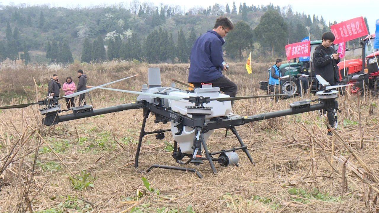 普定縣：農機“鬧”春耕:農機
