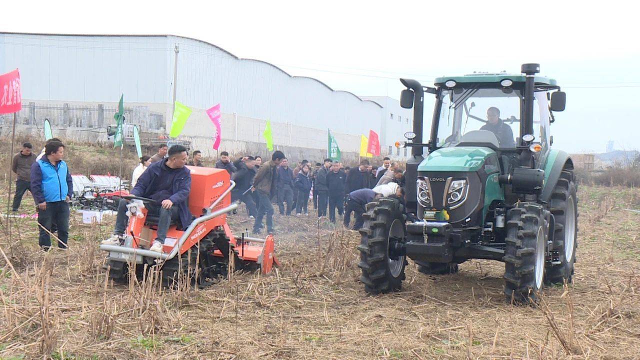普定縣：農機“鬧”春耕:農機
