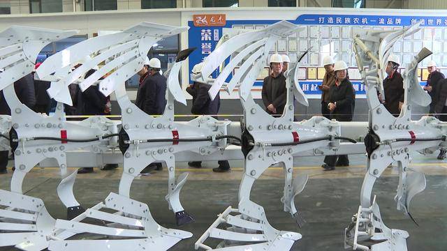 “河南農(nóng)機云平臺”建設(shè)成效初步顯現(xiàn)<strong></p>
<p>農(nóng)機
</strong>,，10萬臺農(nóng)機上線:農(nóng)機

